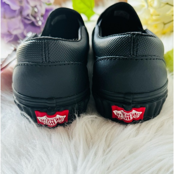 Vans X Marvel Black Widow Slip On Sneakers - Picture 5 of 6